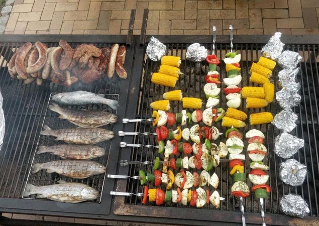Buntes Grillbuffet, Foto: Elke Schmälzle Buntes Grillbuffet, Foto: Elke Schmälzle