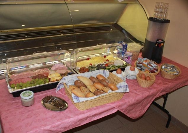 Café & Gästehaus "INNFernow" - Frühstücksbuffet