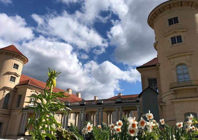 Schloss Rheinsberg im Frühjahr, Foto: Itta Olaj, Lizenz: TV Ruppiner Seenland Schloss Rheinsberg im Frühjahr, Foto: Itta Olaj, Lizenz: TV Ruppiner Seenland