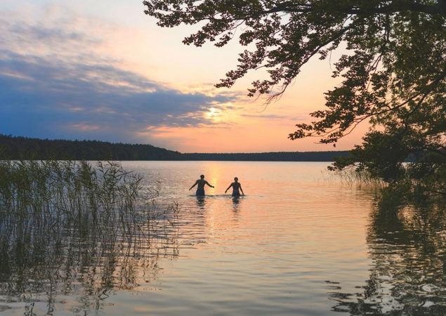 Badende im Stechlinsee, Foto: Wolfgang Ehn, Lizenz: TMB Tourismus-Marketing Brandenburg GmbH Badende im Stechlinsee, Foto: Wolfgang Ehn, Lizenz: TMB Tourismus-Marketing Brandenburg GmbH