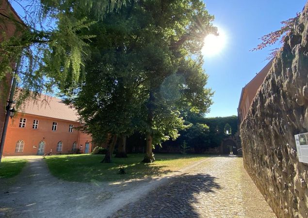 Inner courtyard of the monastery complex, Photo: Elisabeth Kluge , Licence: Tourist-Information Zehdenick