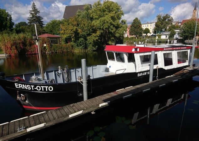 Kulturgasthof Alte Reederei - Motorboot Ernst-Otto Alte Reederei, Foto: Michael Wittke, Lizenz: Michael Wittke