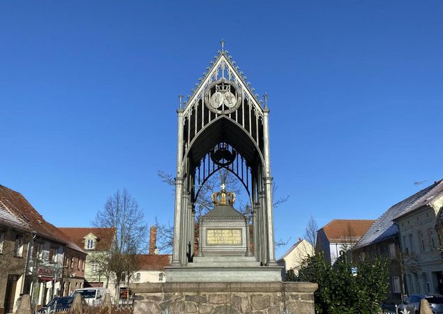 Meeting point at the Luisendenkmal, Photo: Liepner