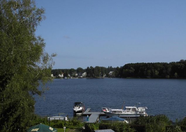Blick vom Hotel zur alten Bornmühle auf den See, Foto: Andreas Schiller
