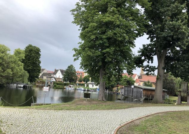 Anderer Blickwinkel auf die öffentliche Ein-und Ausstiegsstelle, Foto: Jörg Bartz, Lizenz: TV Ruppiner Seenland e.V. Anderer Blickwinkel auf die öffentliche Ein-und Ausstiegsstelle, Foto: Jörg Bartz, Lizenz: TV Ruppiner Seenland e.V.