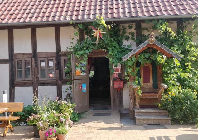 Eingang zur Weihnachtsstube und Hofgarten, Foto: Elke Schmälzle Eingang zur Weihnachtsstube und Hofgarten, Foto: Elke Schmälzle