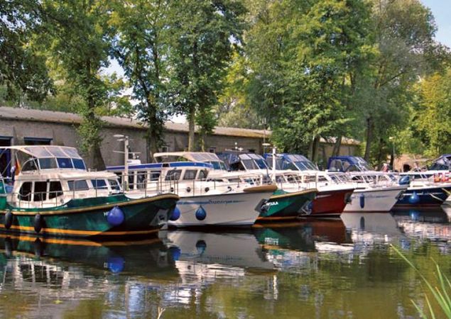 Yachten Linssen Dutch Sturdy, 320 Evergreen oder Pedro Skiron 35, Foto: Marina Alter Hafen, Lizenz: Marina Alter Hafen