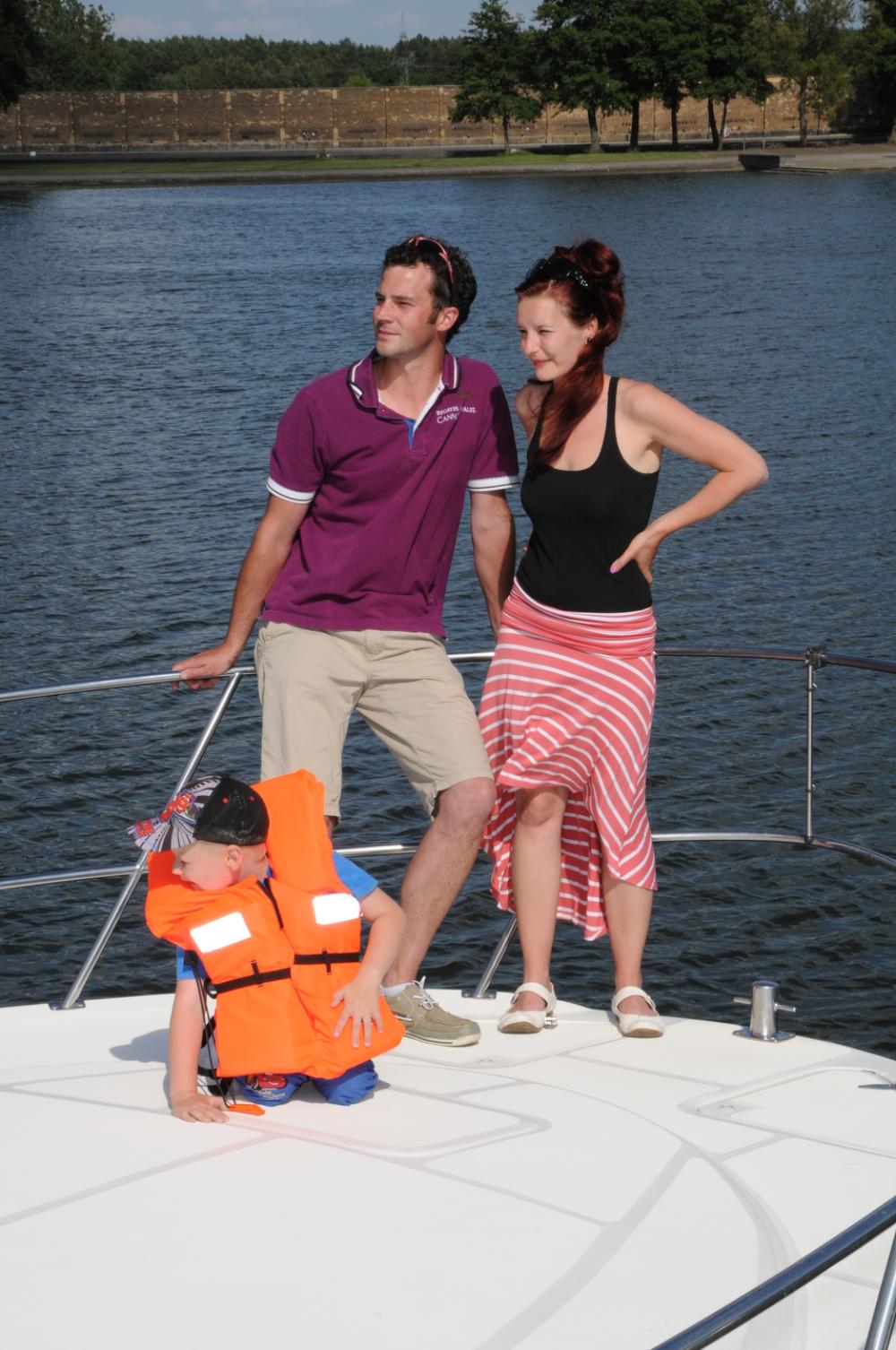 Familie an Bord, Foto: Revier Charter Familie an Bord, Foto: Revier Charter