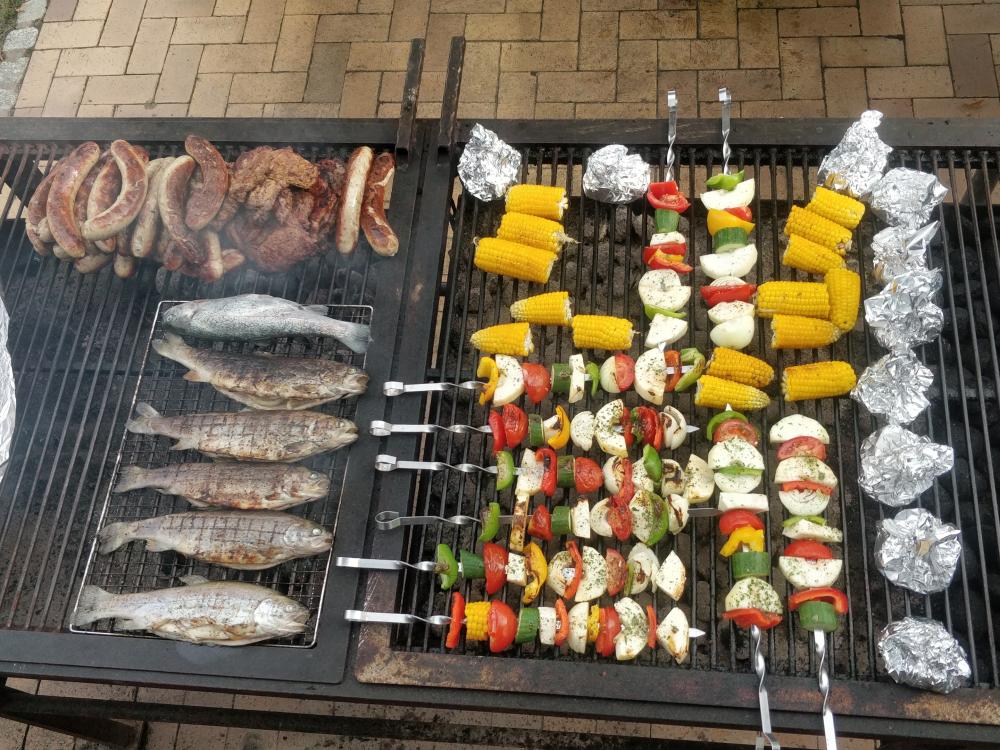 Buntes Grillbuffet, Foto: Elke Schmälzle Buntes Grillbuffet, Foto: Elke Schmälzle