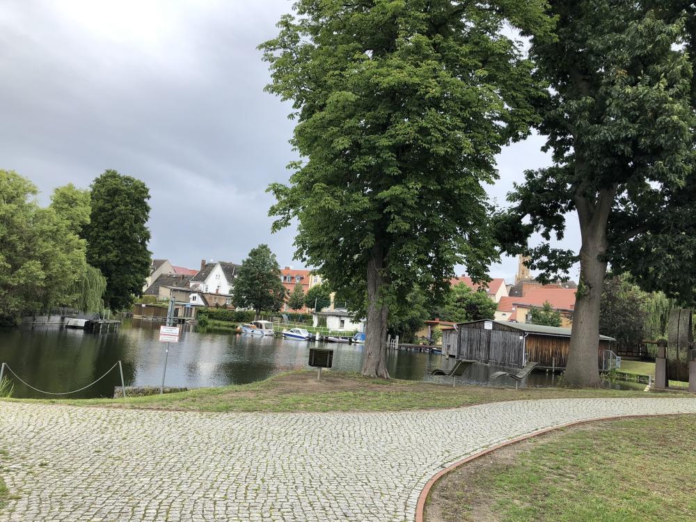 Anderer Blickwinkel auf die öffentliche Ein-und Ausstiegsstelle, Foto: Jörg Bartz, Lizenz: TV Ruppiner Seenland e.V. Anderer Blickwinkel auf die öffentliche Ein-und Ausstiegsstelle, Foto: Jörg Bartz, Lizenz: TV Ruppiner Seenland e.V.