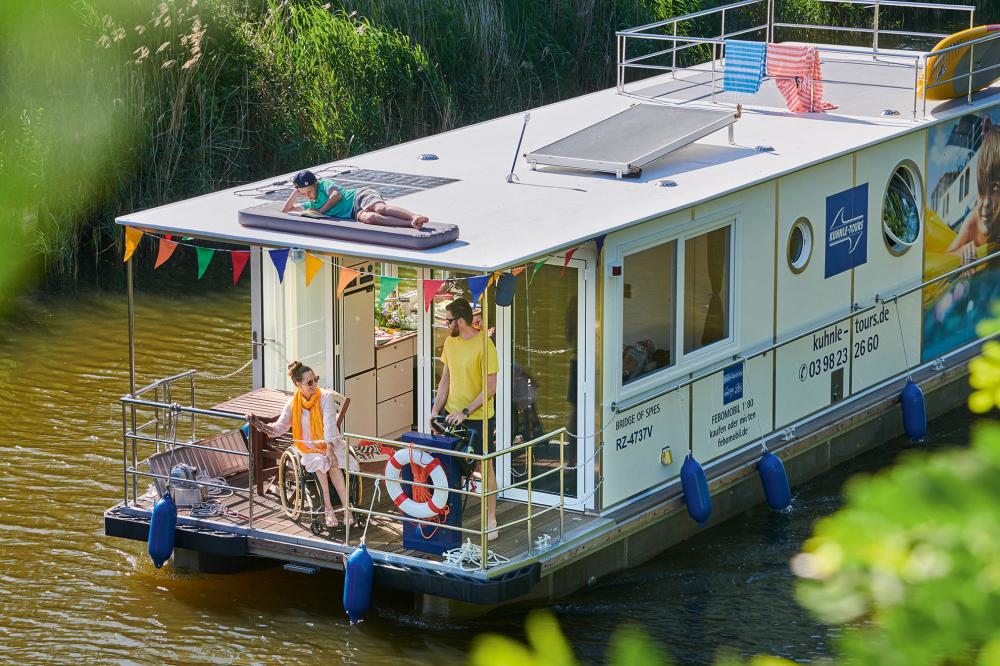 Riverlodge: Fahrende Ferienhäuser, Febomobil 1180 barrierefrei, Foto: Jens Wegener, Lizenz: DZT Riverlodge: Fahrende Ferienhäuser, Febomobil 1180 barrierefrei, Foto: Jens Wegener, Lizenz: DZT