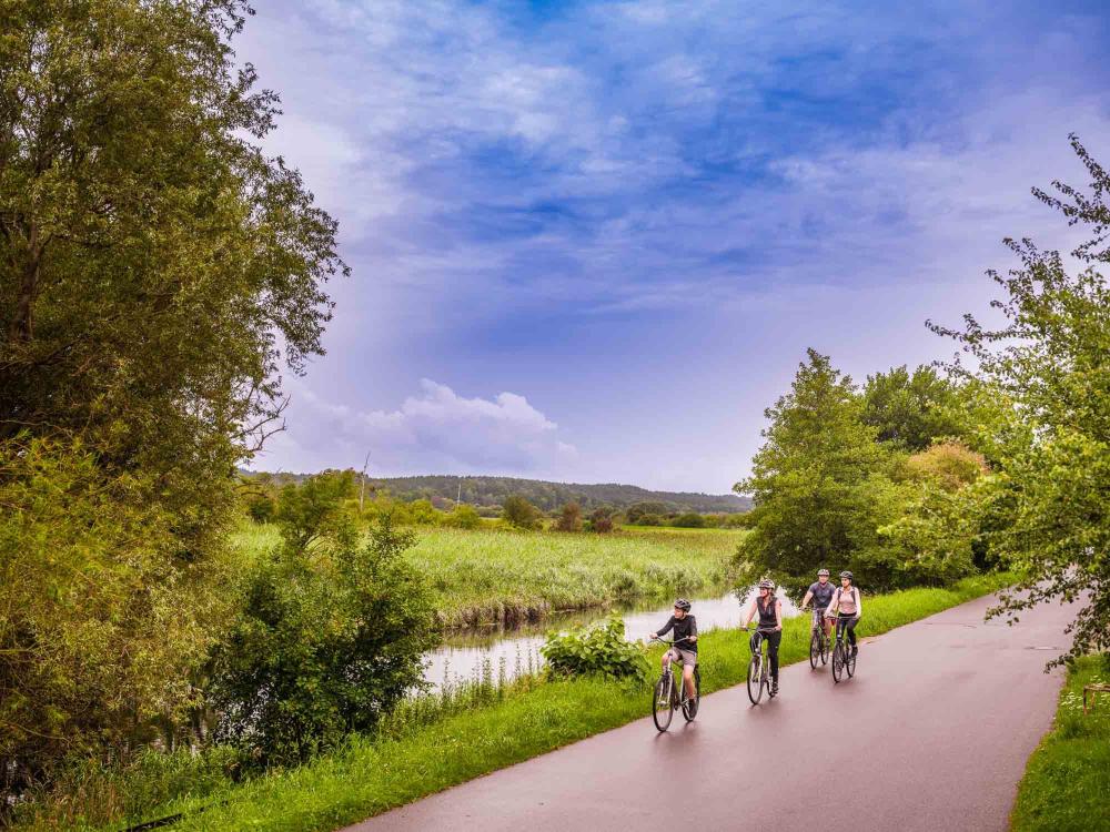 Radeln auf dem Treidelweg, Foto: André Wirsig, Lizenz: Brandenburgische Seenplatte GmbH Radeln auf dem Treidelweg, Foto: André Wirsig, Lizenz: Brandenburgische Seenplatte GmbH